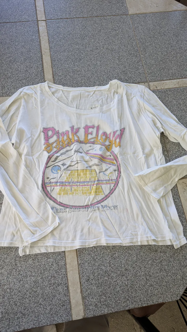 Remera A ≠ - imagen 1