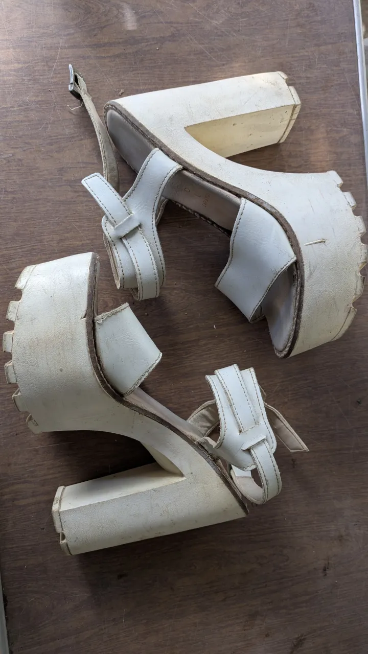 Sandalias A ≠ - imagen 1