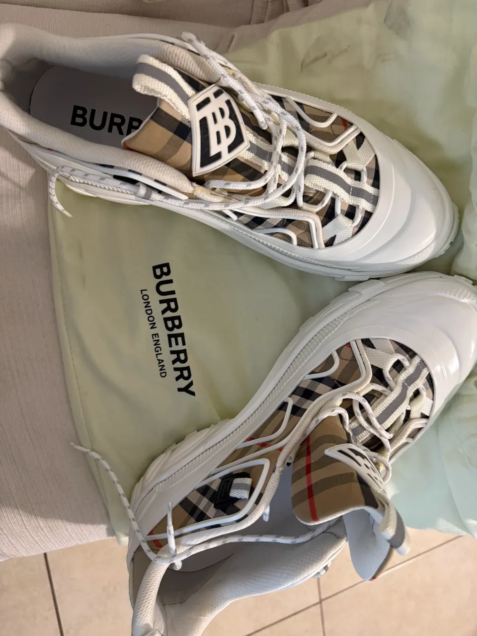 Burberry · Talle EU 45