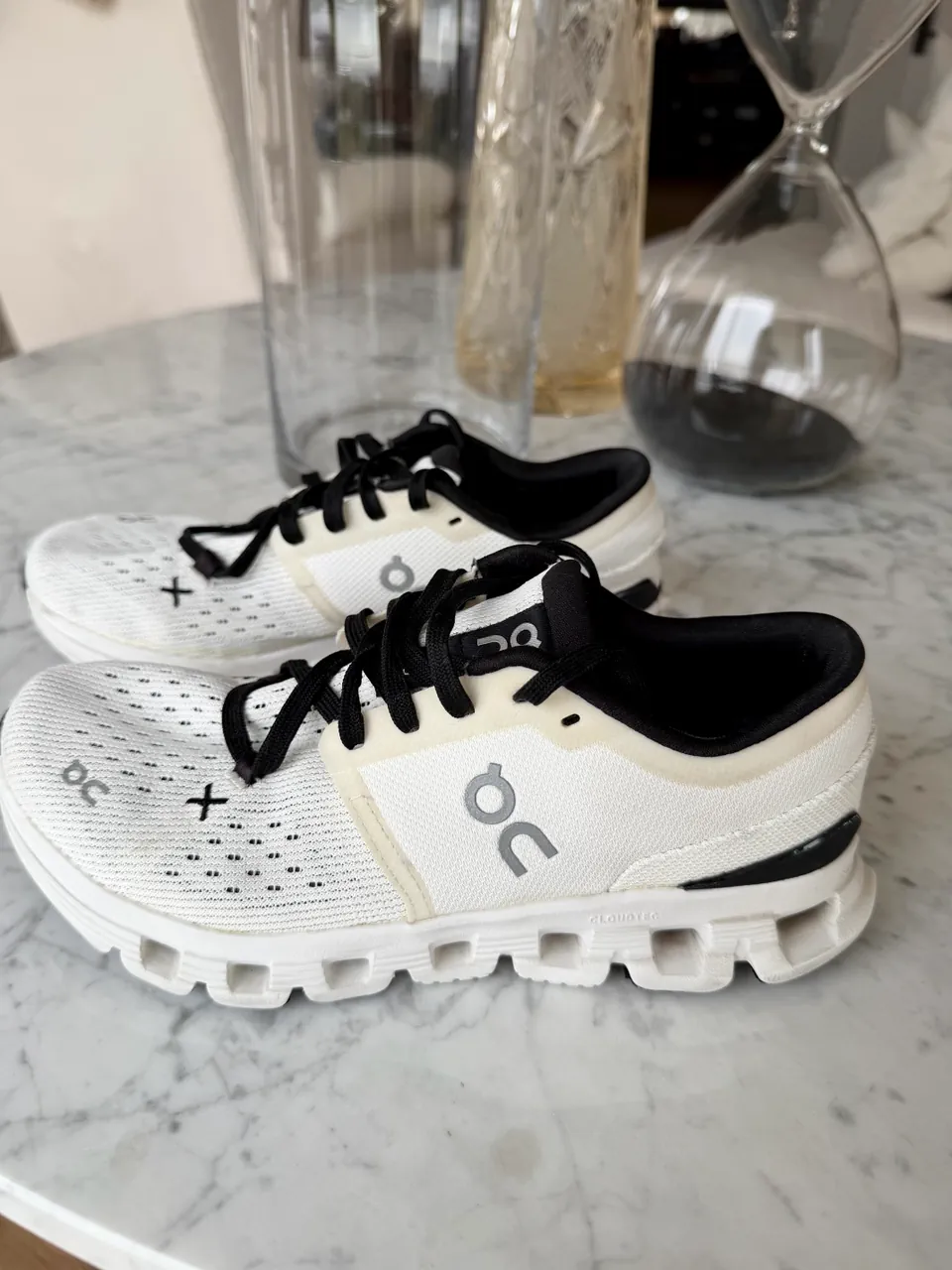 On Running · Talle EU 37