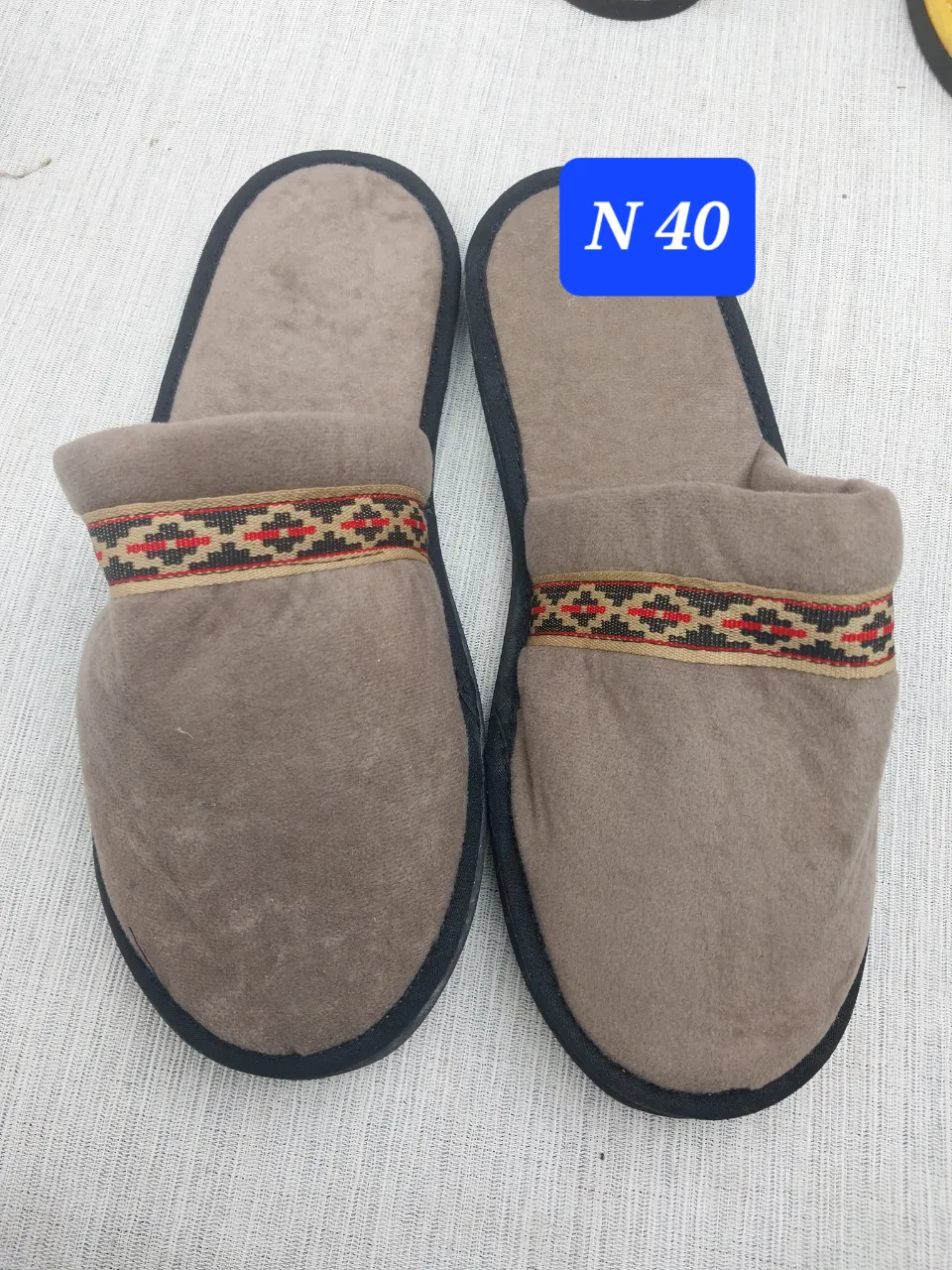 A ≠ · Talle AR 40