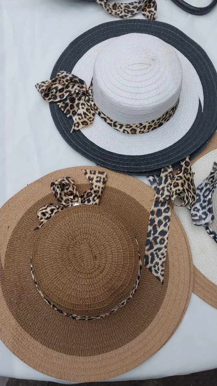 Sombrero A ≠ - imagen 1