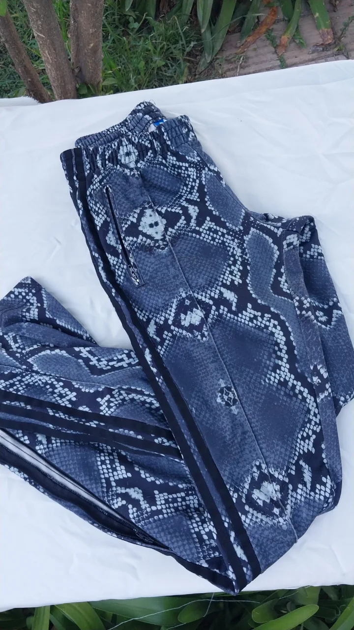 Pantalón adidas - imagen 1
