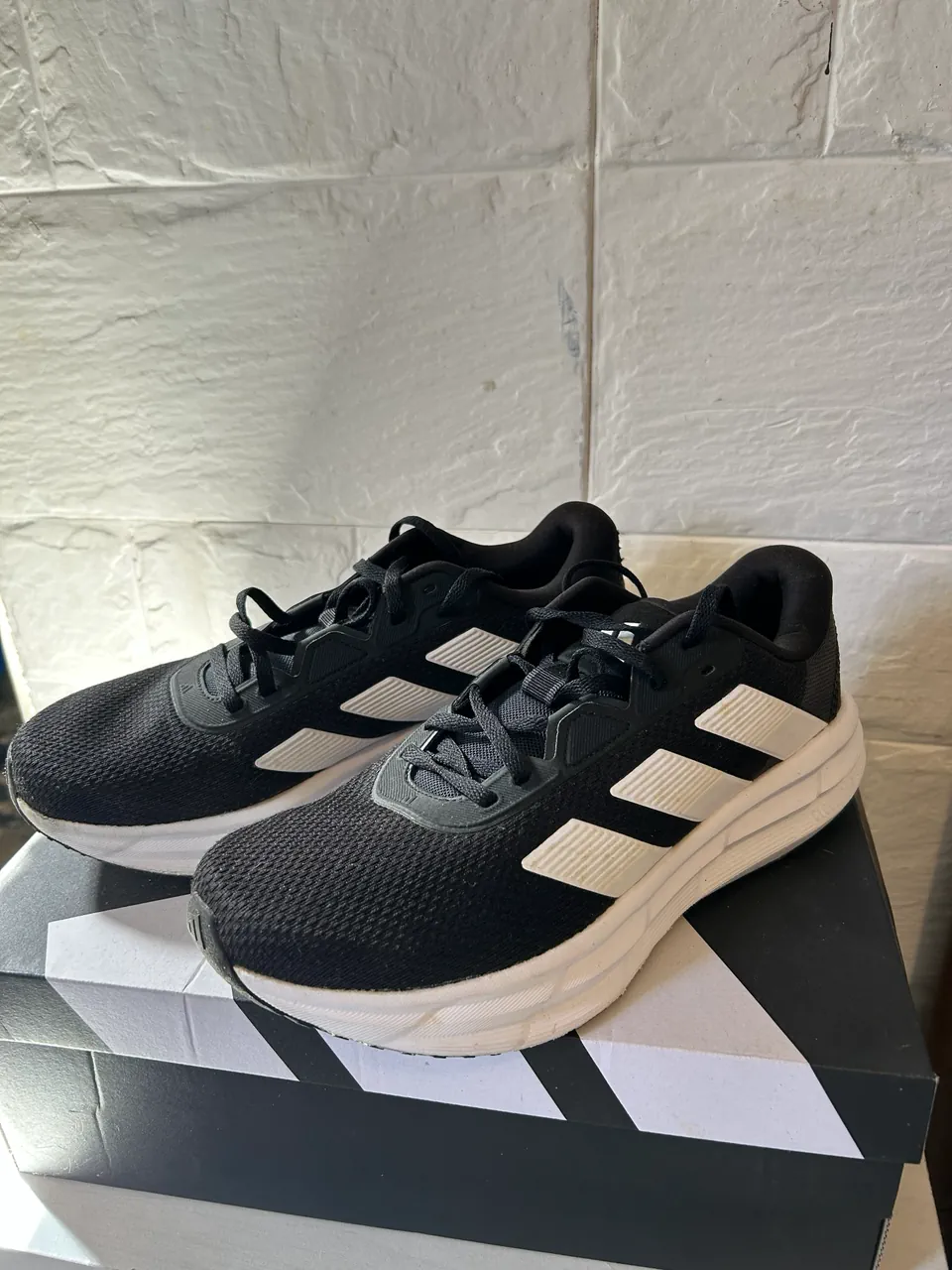 adidas · Talle AR 40