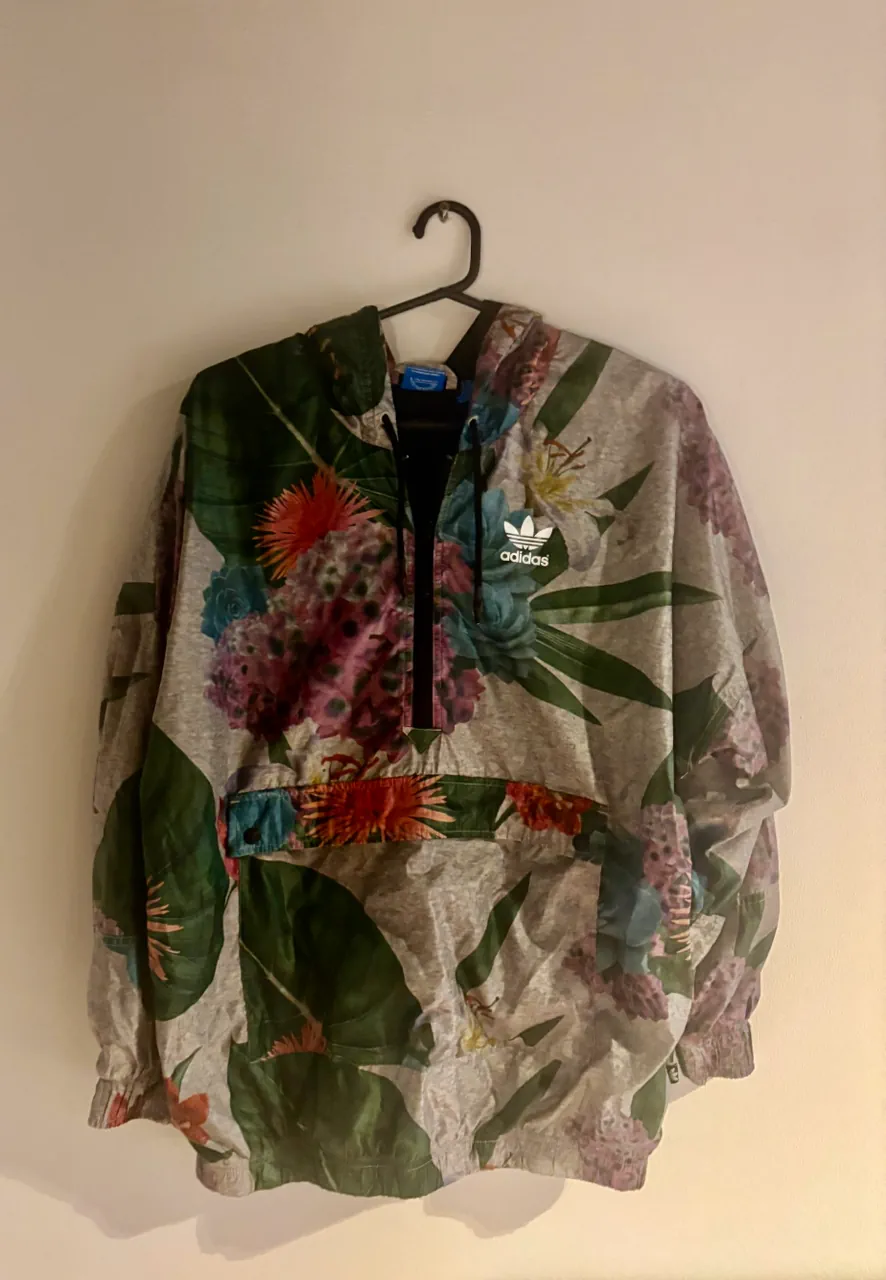 Rompeviento adidas · Talle S