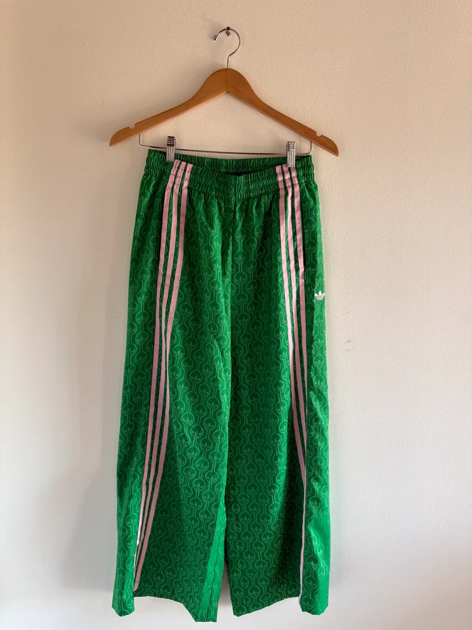 Pantalón adidas · Talle S