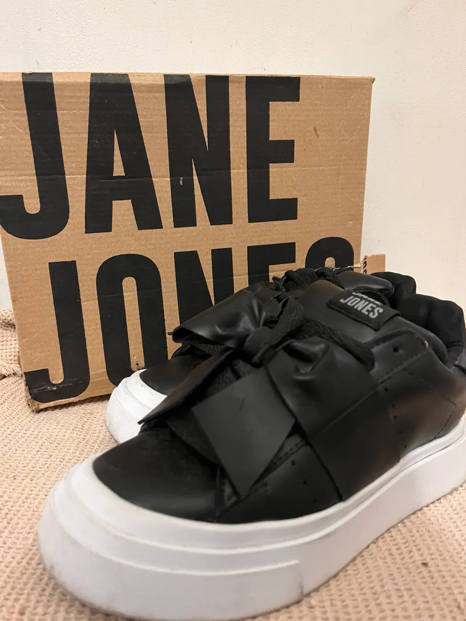 Zapatillas JANE JONES · Talle AR 39