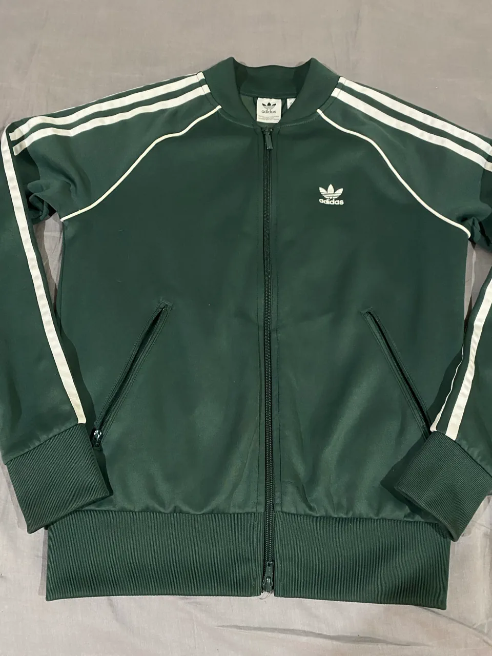 Buzo adidas · Talle S