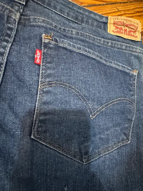 Levi's · Talle EU 42