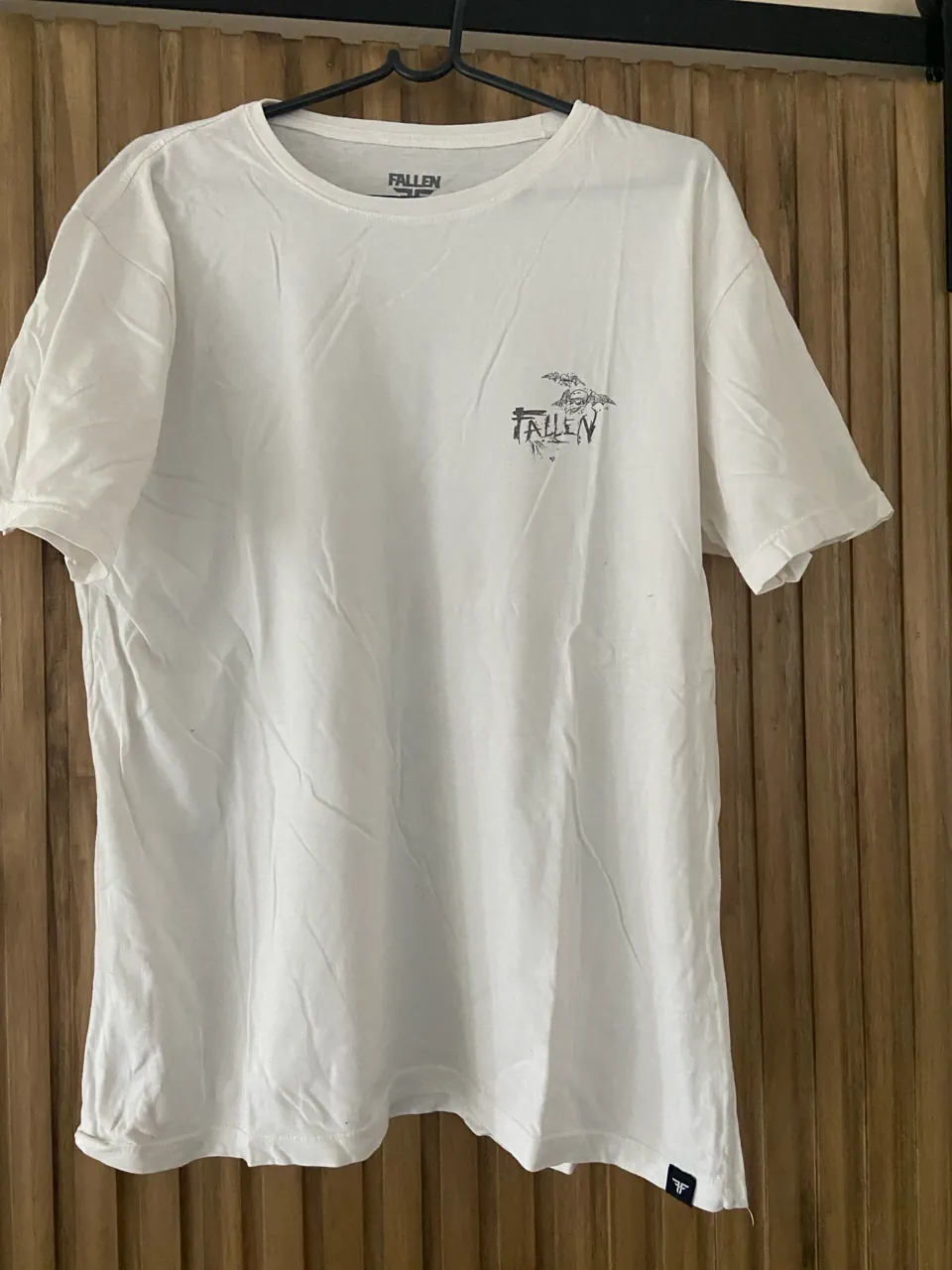 Remera Fallen · Talle L