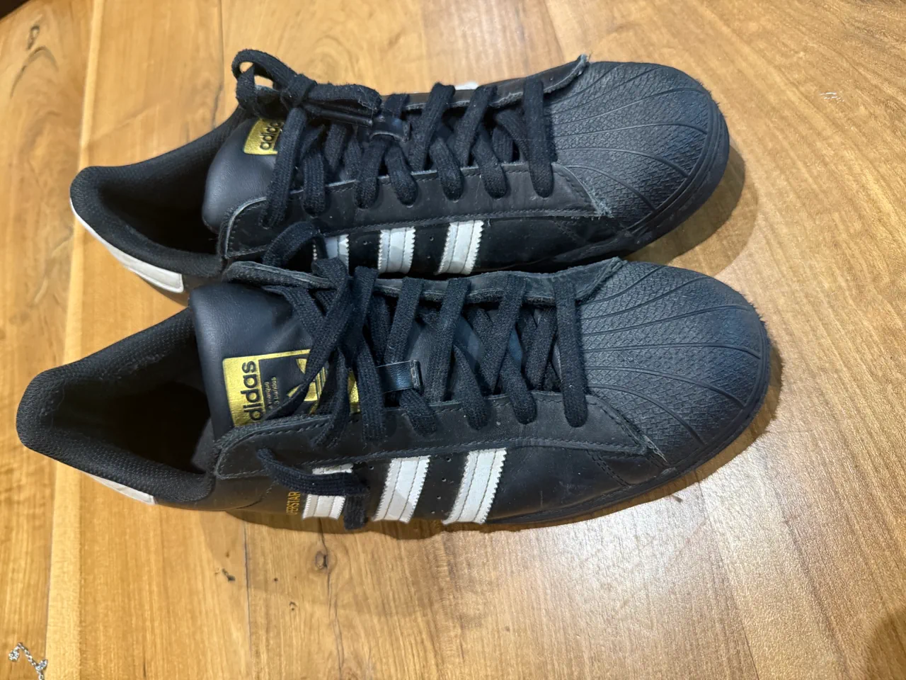 adidas · Talle AR 43