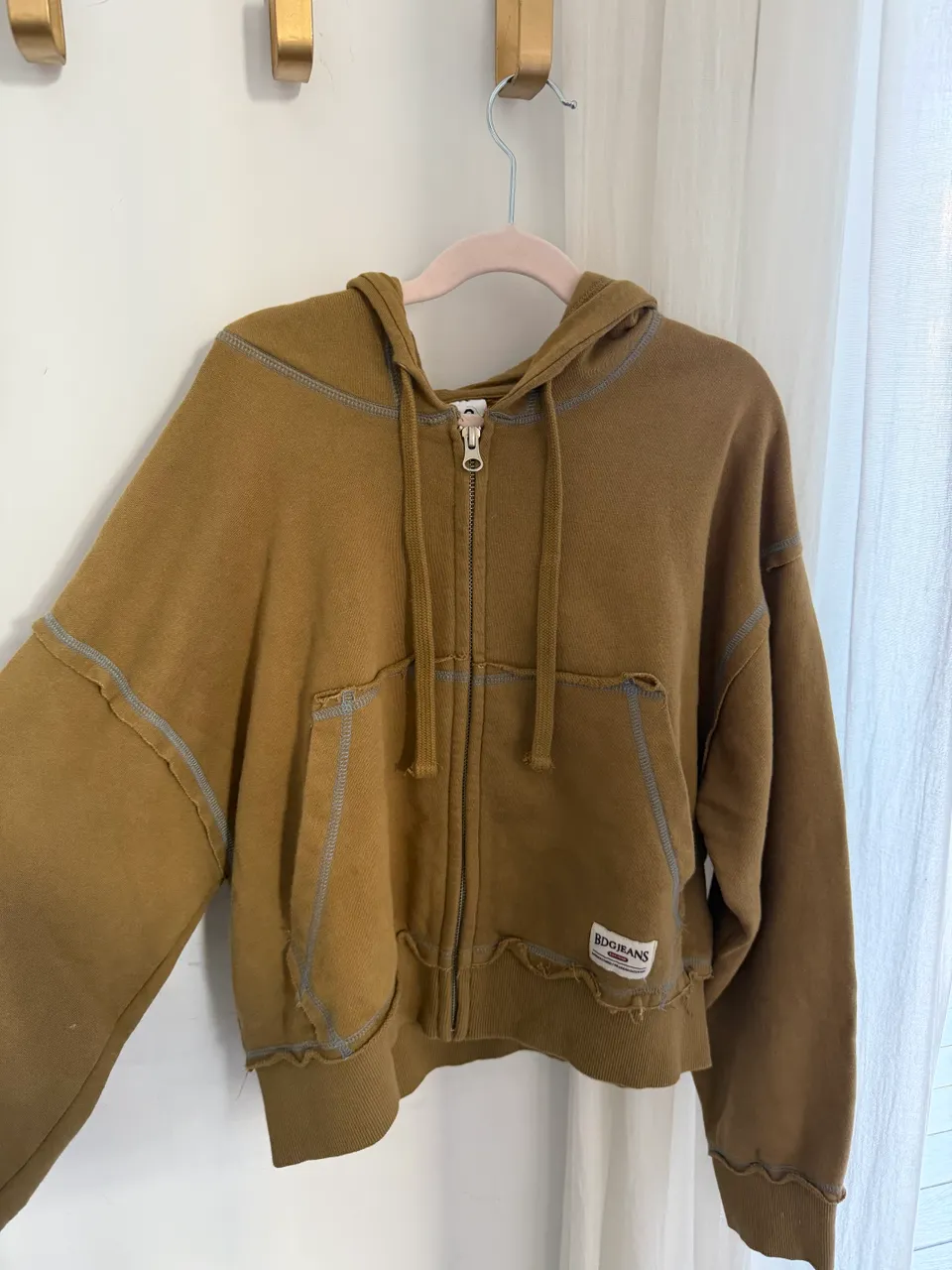 Buzo Urban Outfitters - imagen 1
