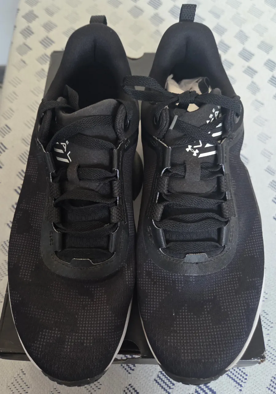 Zapatillas Under Armour · Talle AR 42