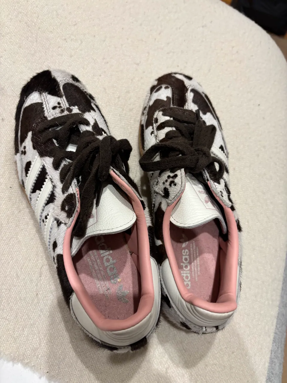 adidas · Talle AR 39