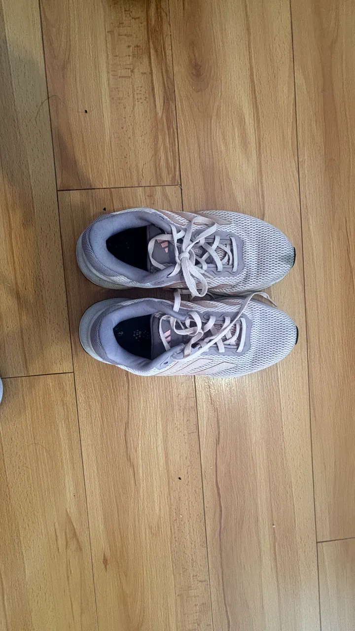 adidas · Talle US 7