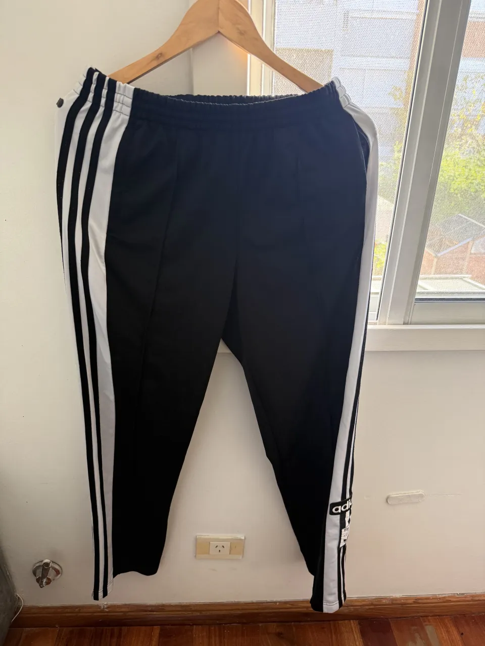 Pantalón adidas - imagen 1