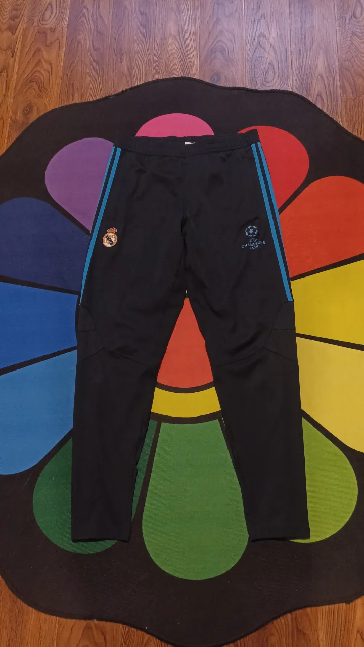 Pantalón adidas · Talle M