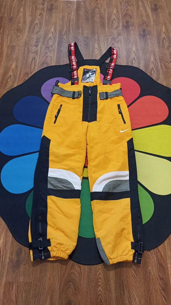 Pantalón Nike · Talle M