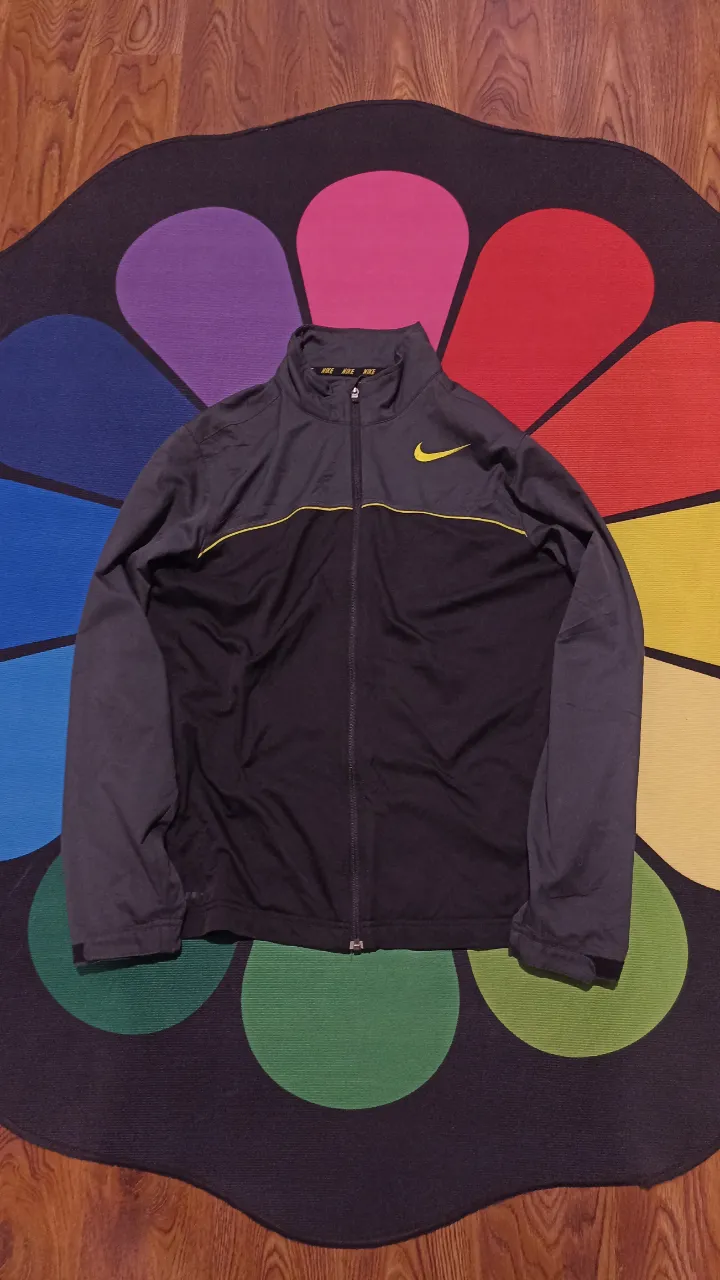 Campera Nike · Talle M