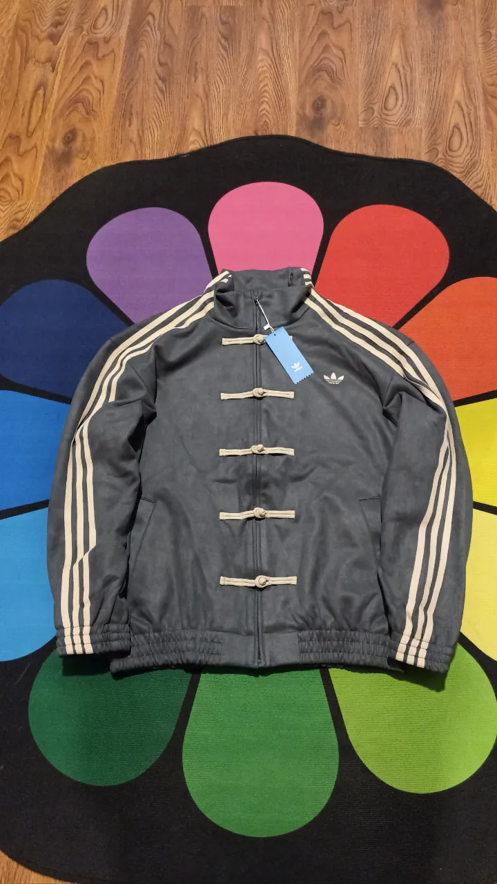Campera adidas · Talle M