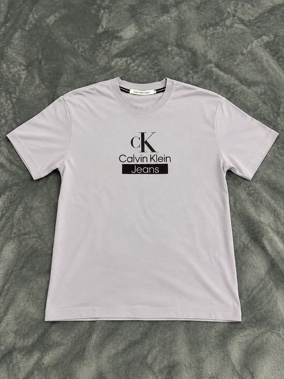 Remera Calvin klein jeans · Talle M