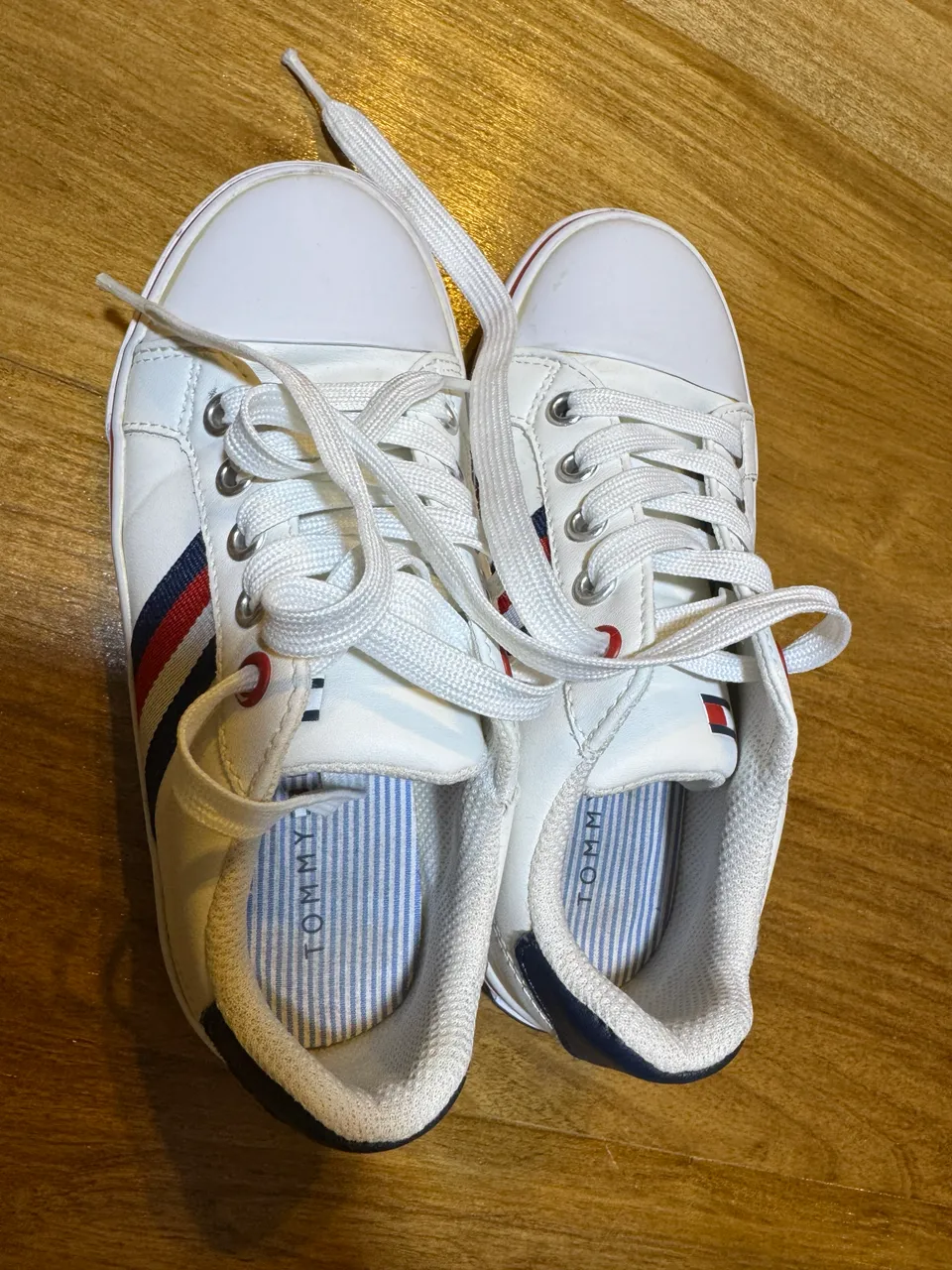 Tommy Hilfiger · Talle AR 29