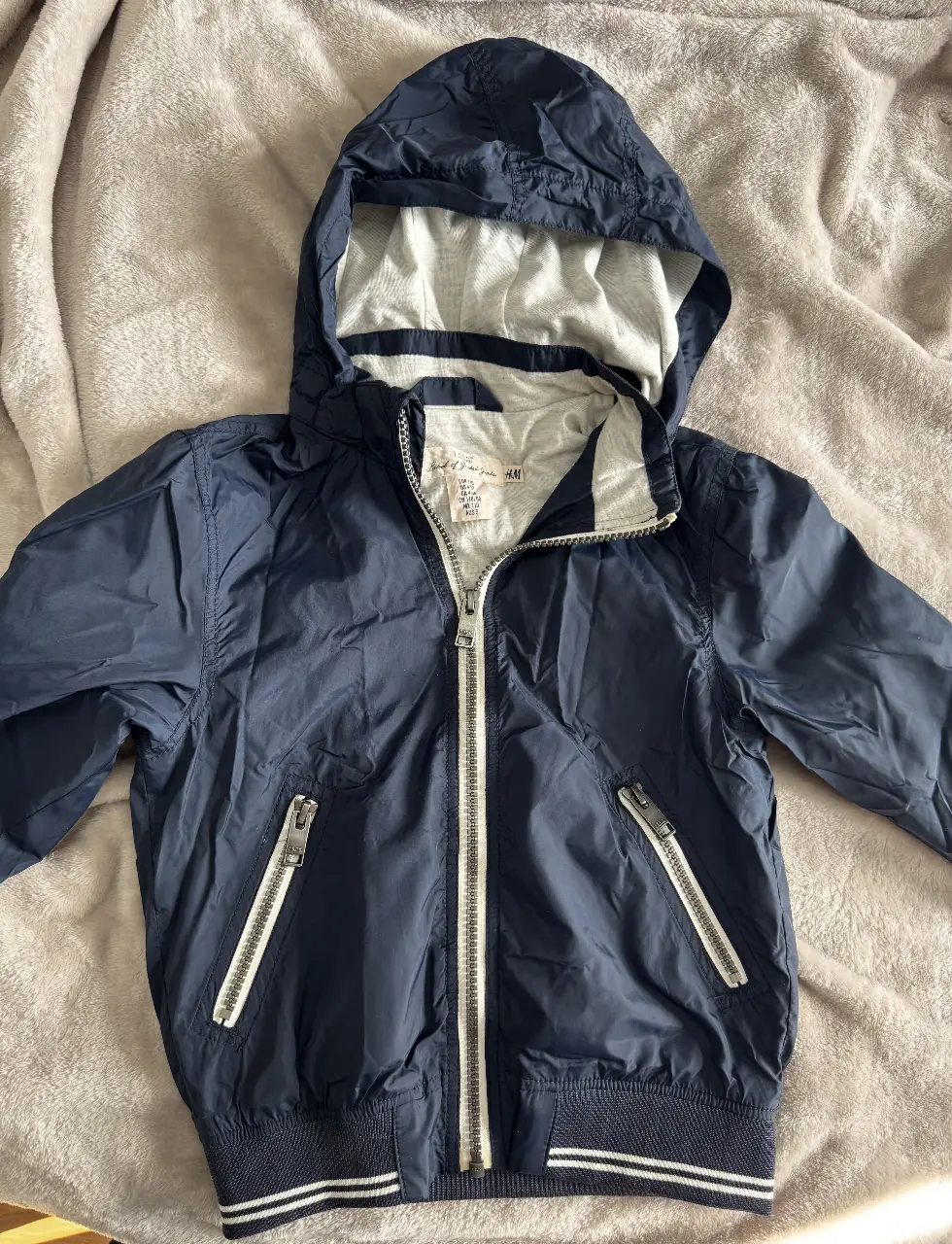 Rompeviento H&M · Talle 5 años / 110 cm