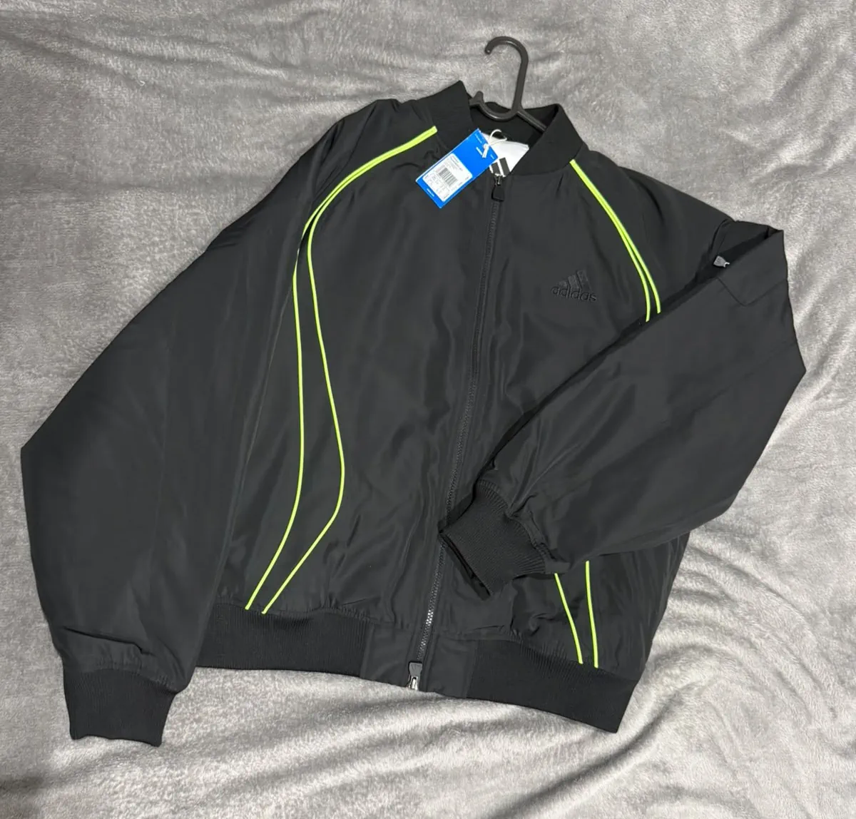 adidas · Talle M