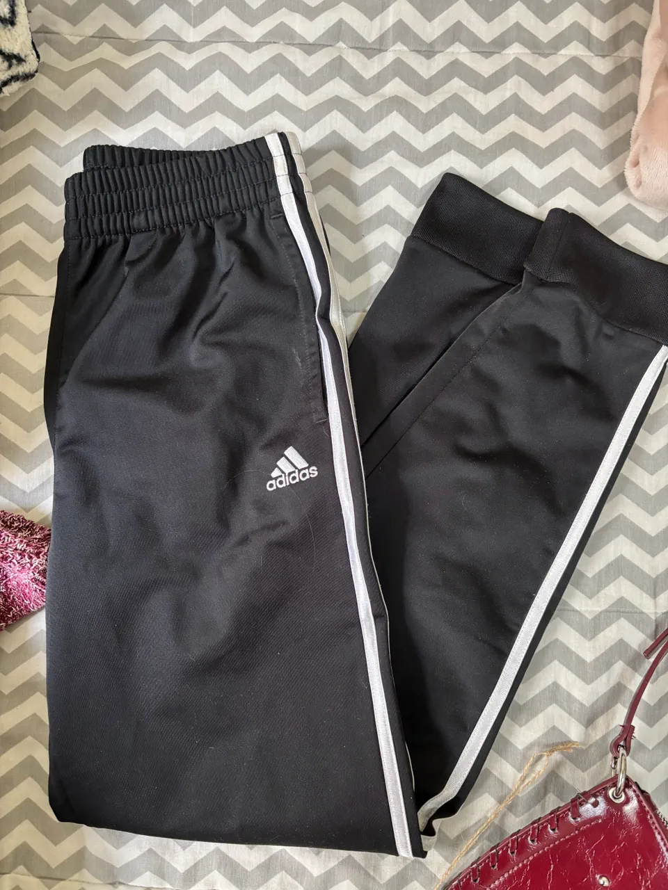 Pantalón adidas · Talle S