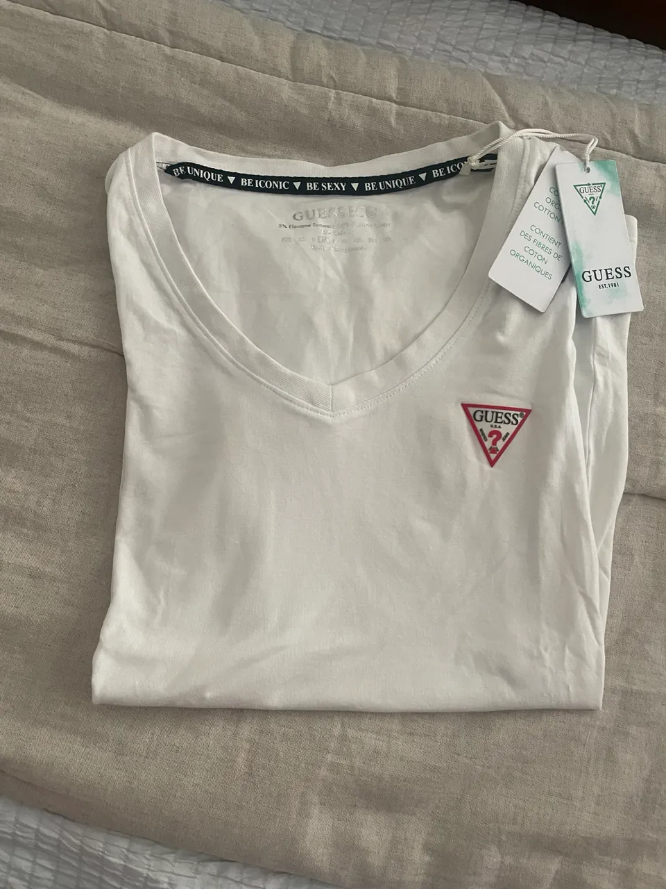 Remera GUESS - imagen 1