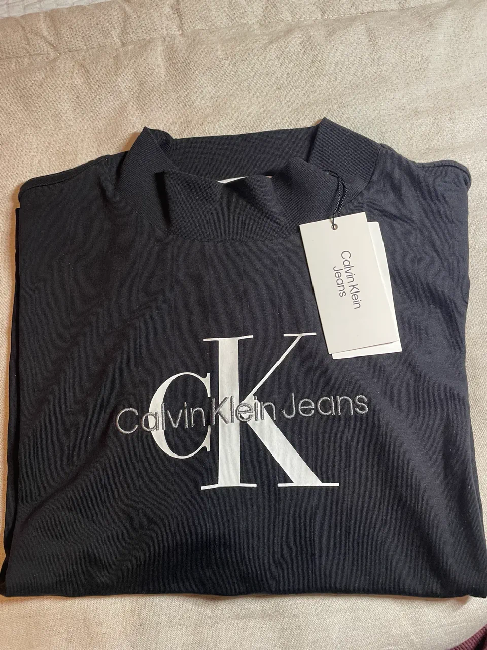 Remera Calvin Klein · Talle M