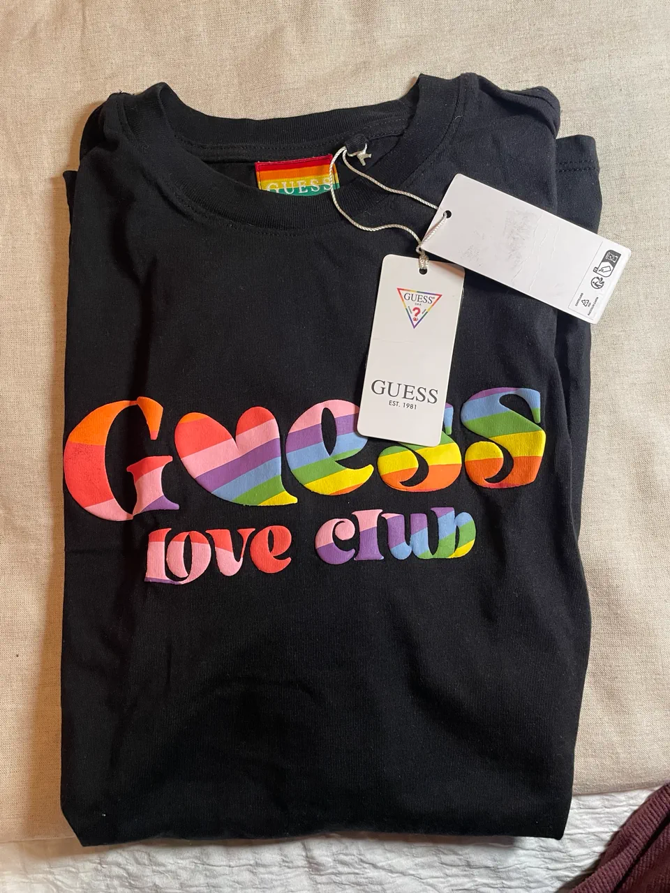 Remera GUESS · Talle S