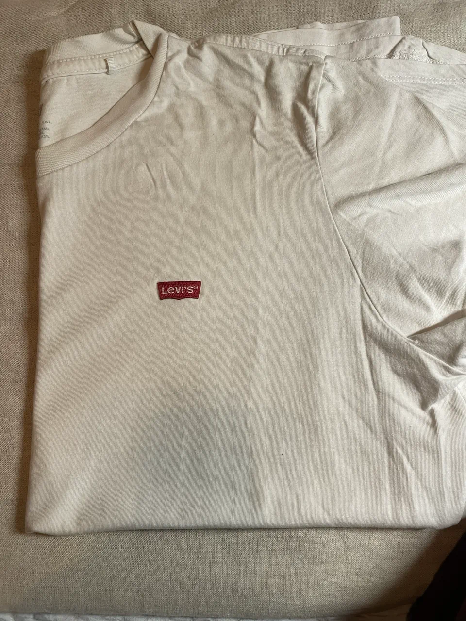 Remera Levi's · Talle L