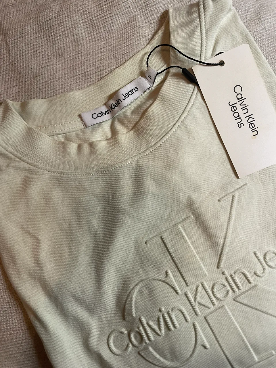 Remera Calvin Klein · Talle S