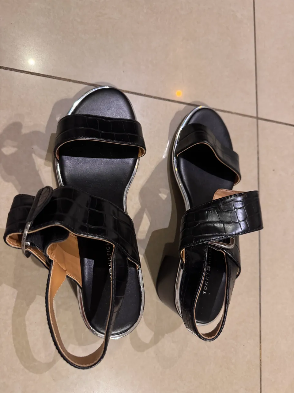 Tommy Hilfiger · Talle US 7.5