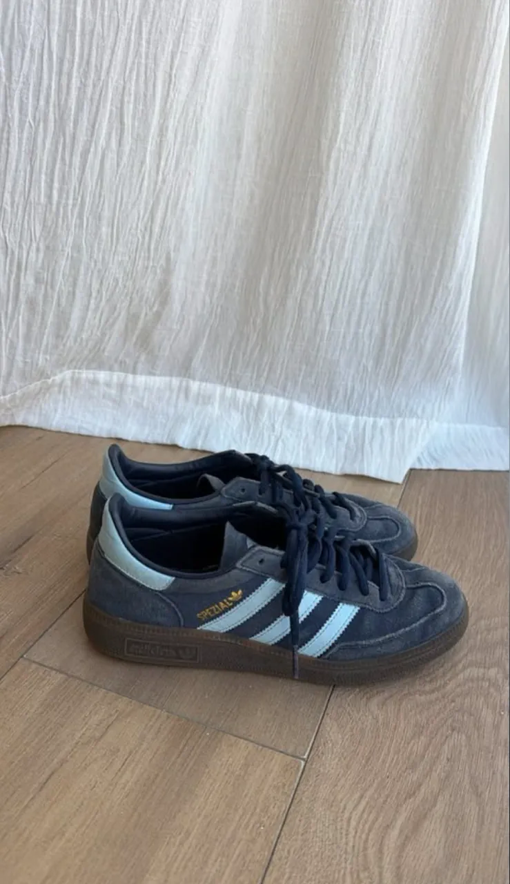 adidas · Talle AR 38