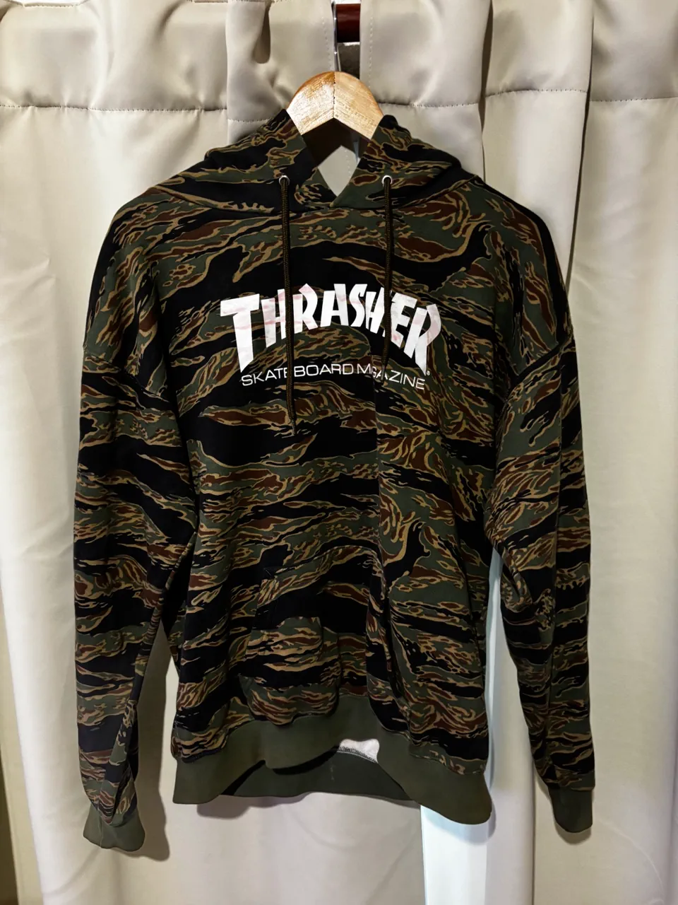 Buzo Thrasher · Talle M
