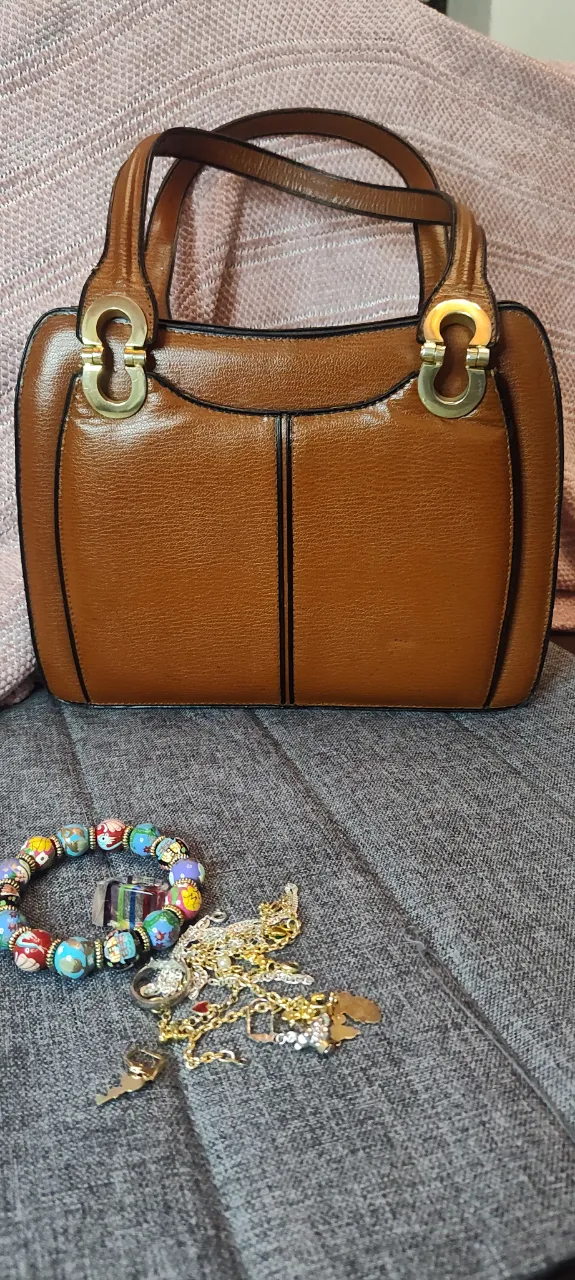 Cartera Artesanal cuero - imagen 1