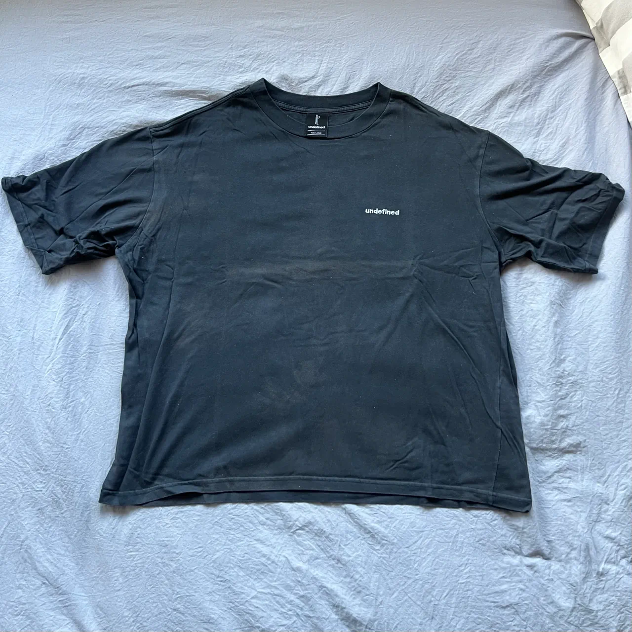 Remera Undefined · Talle L