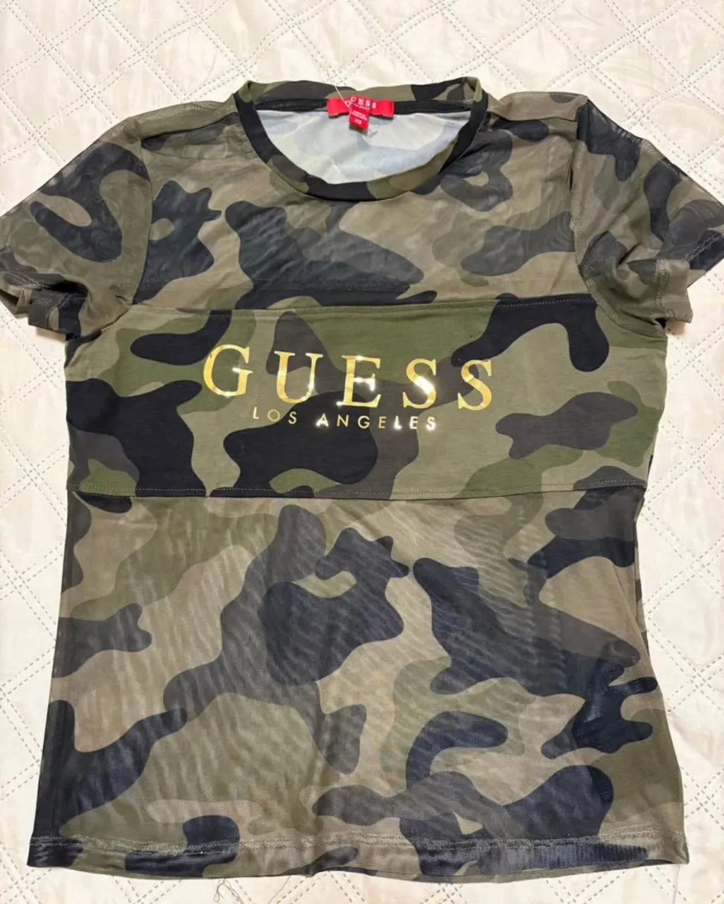 Remera GUESS · Talle XS