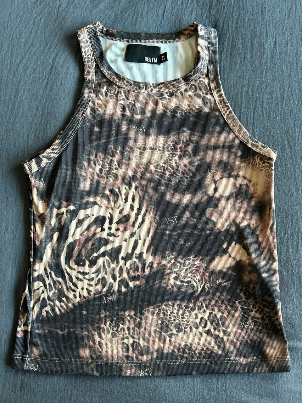 Musculosa Bestia - imagen 1