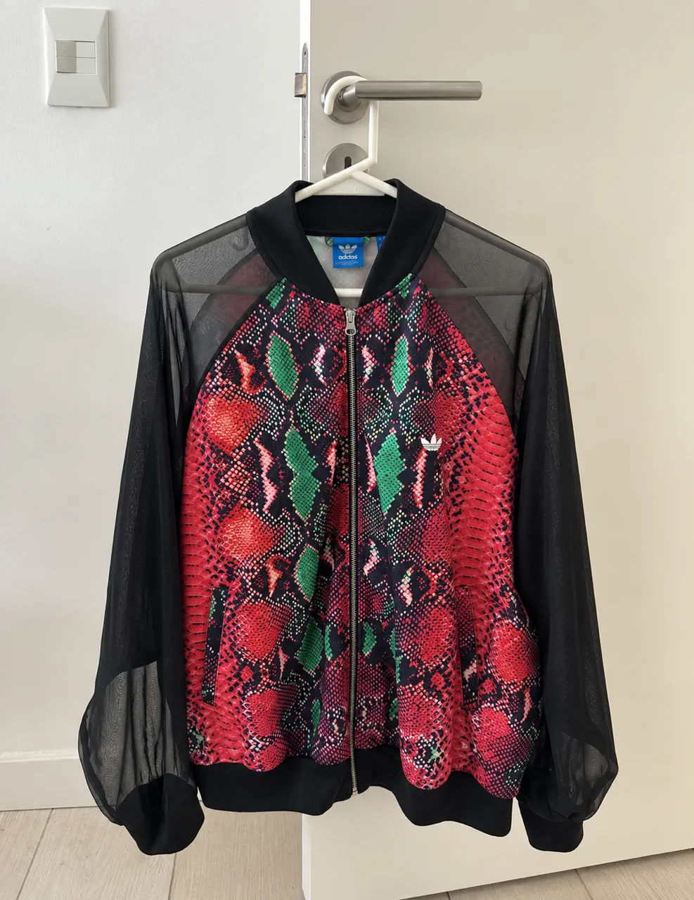 Campera adidas · Talle L