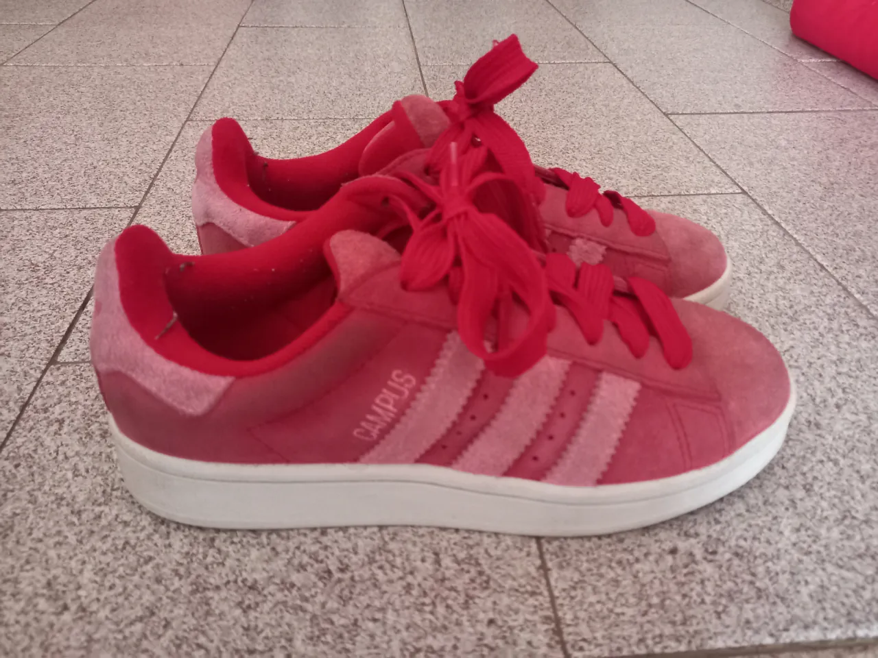 adidas · Talle AR 38