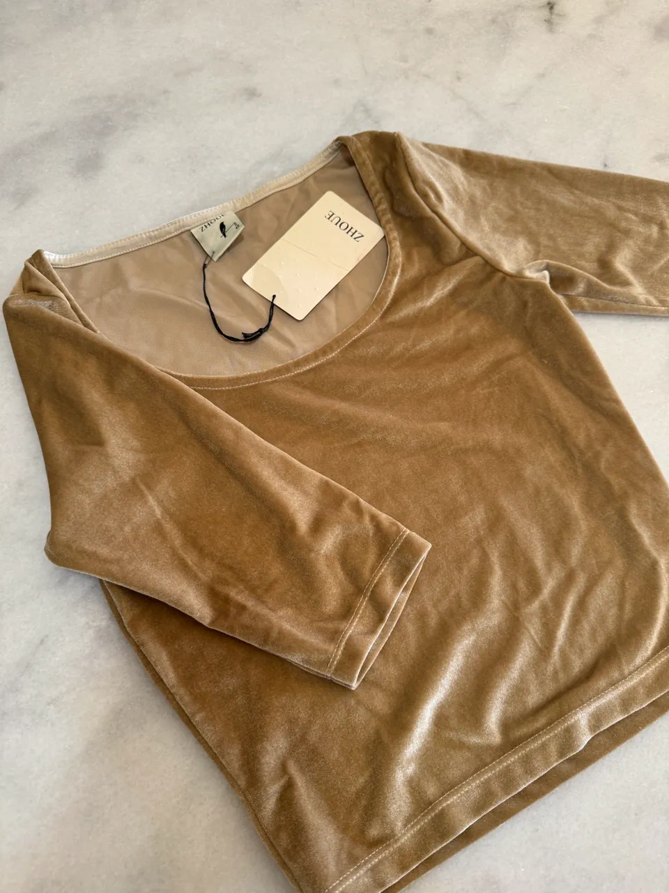 Remera Zhoue · Talle S