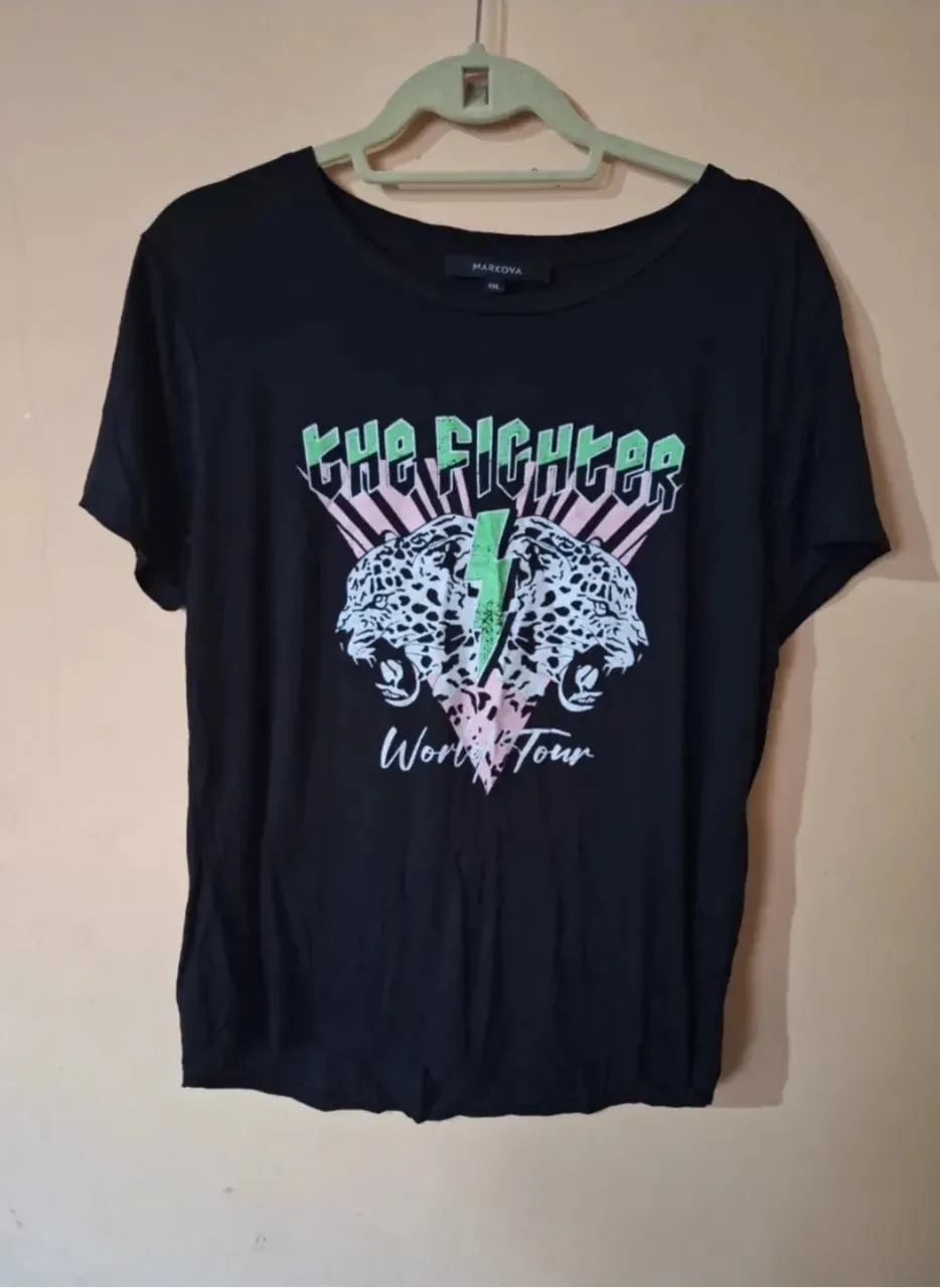 Remera Markova · Talle XXL
