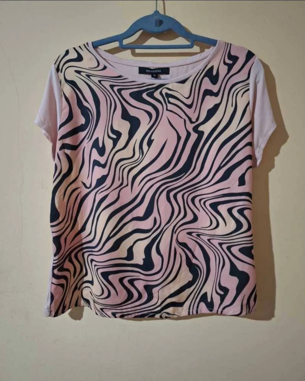 Remera Markova · Talle XL