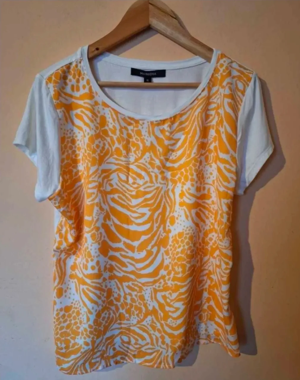 Remera Markova · Talle XL