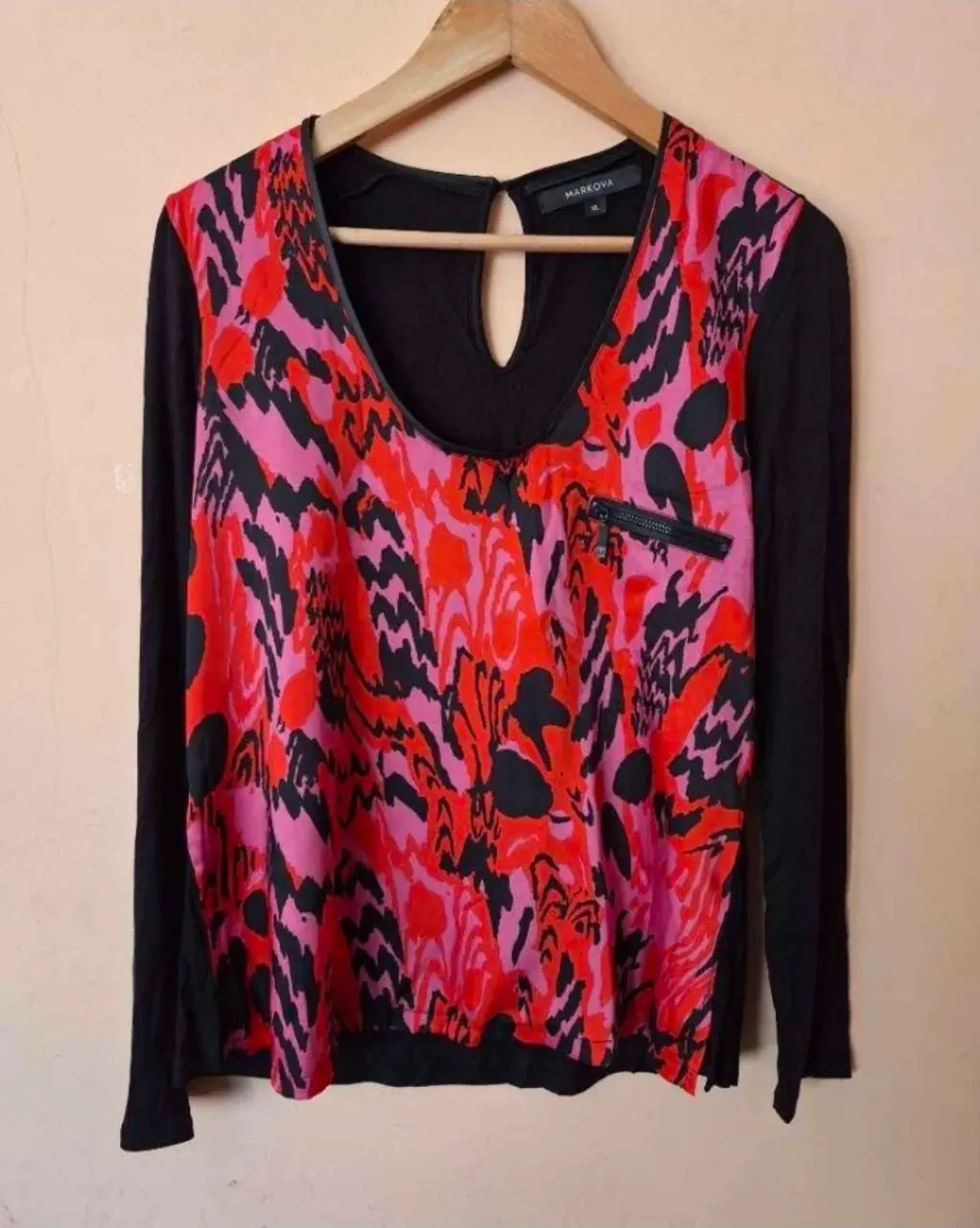 Remera Markova · Talle XL