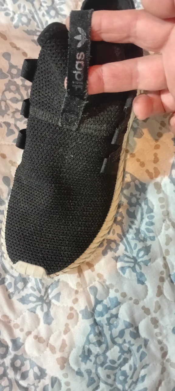 adidas · Talle AR 37