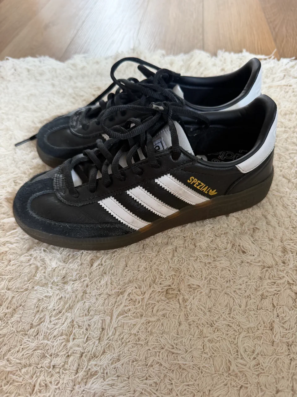 adidas · Talle AR 36